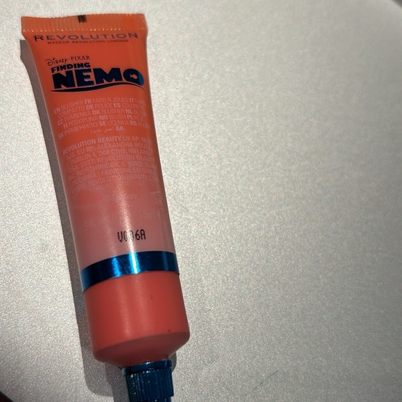 Disney Pixar Finding Nemo x Makeup Revolution Liquid blush Dory blush - Picture 4 of 4
